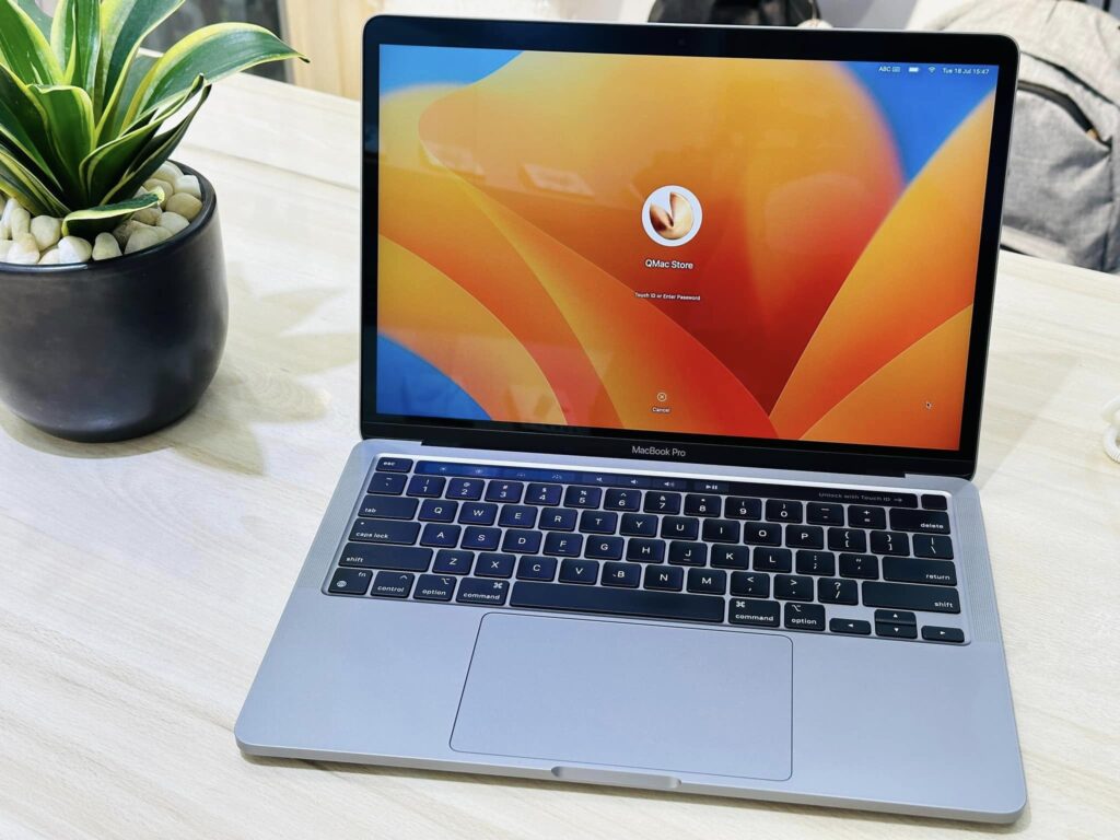 MacBook Pro M1 được đánh giá rất cao cả về ngoại hình lẫn linh kiện.